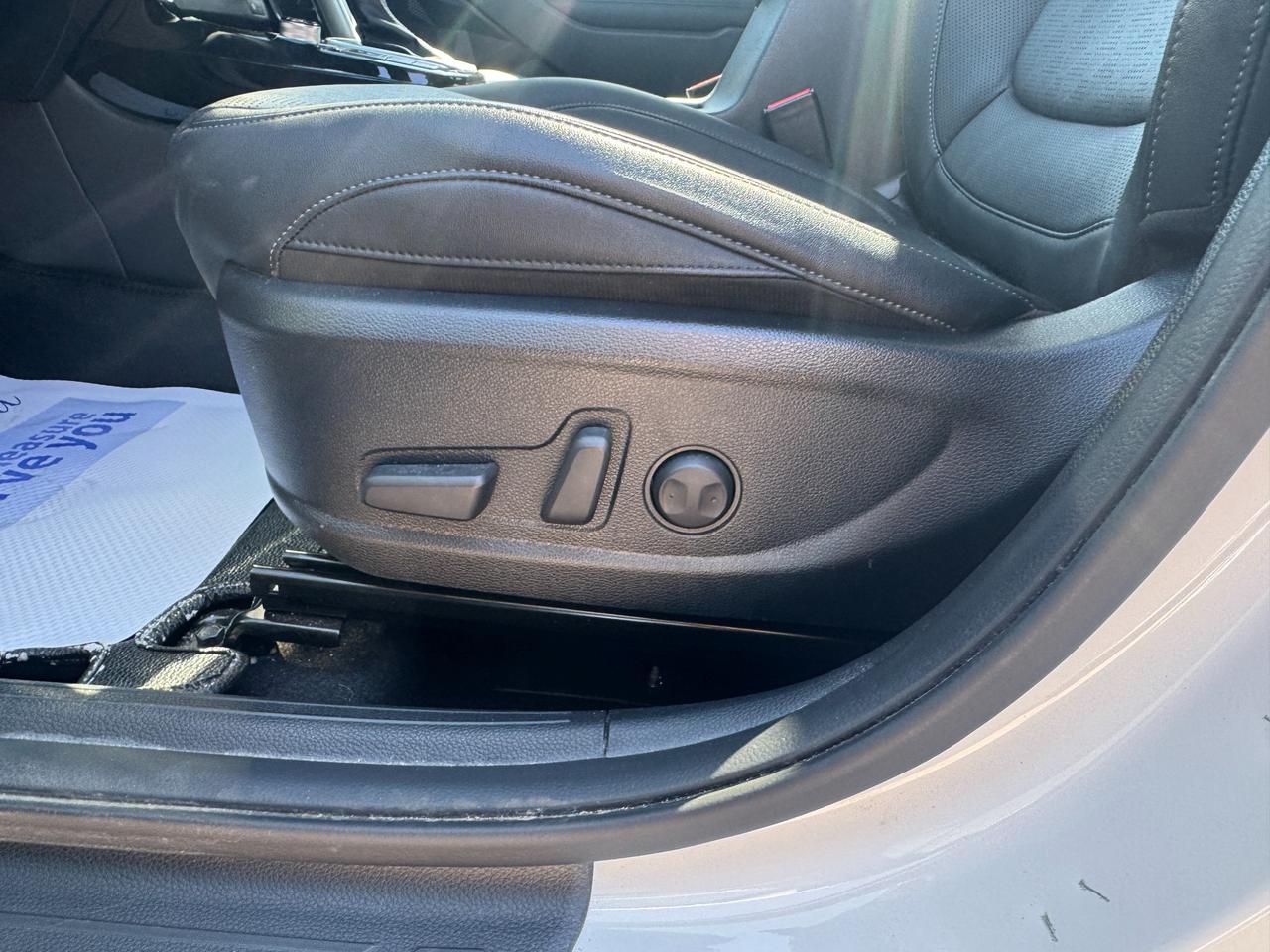 2022 Kia Seltos SX Turbo w/Black Interor 4dr All-Wheel Drive Photo