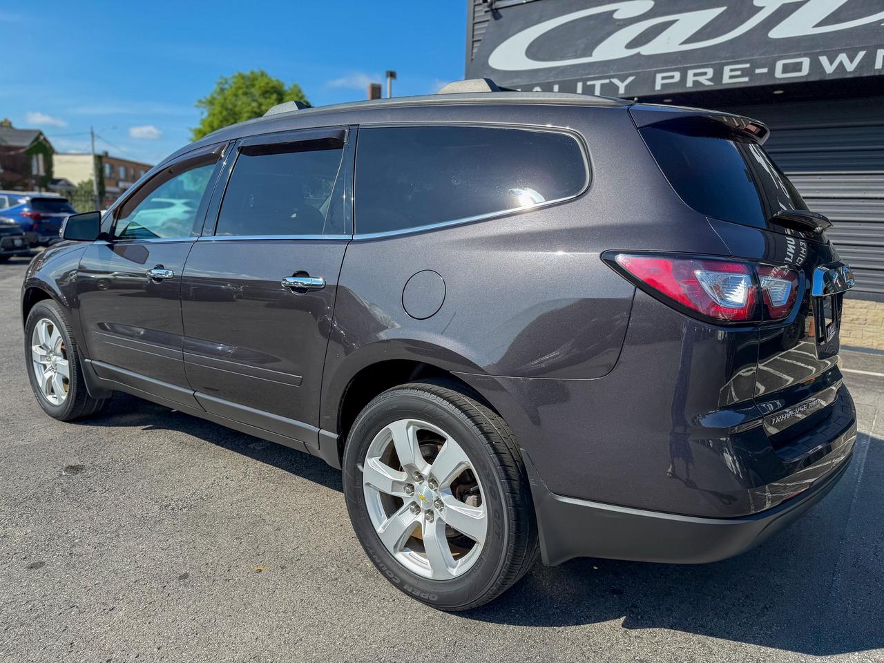 2017 Chevrolet Traverse 1LT/AWD/7 PASS/REMOTE/CAMERA/ROOF/CAPTAIN CHAIRS Photo