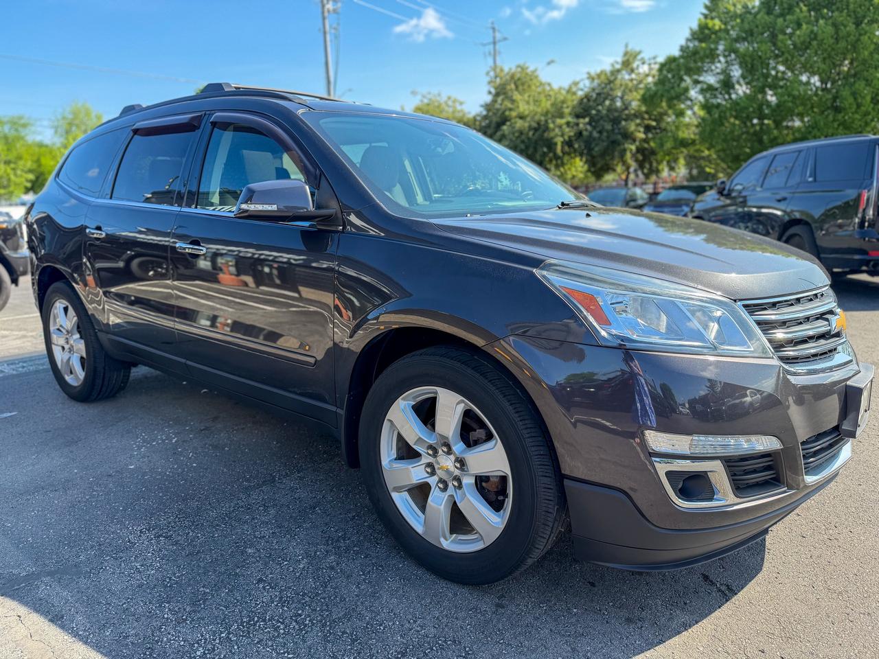2017 Chevrolet Traverse 1LT/AWD/7 PASS/REMOTE/CAMERA/ROOF/CAPTAIN CHAIRS Photo