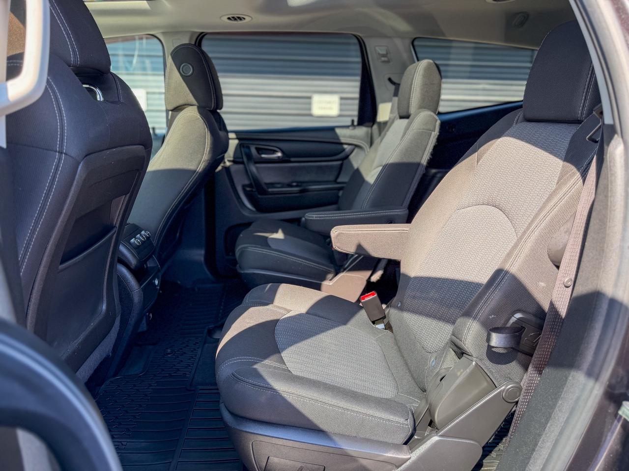2017 Chevrolet Traverse 1LT/AWD/7 PASS/REMOTE/CAMERA/ROOF/CAPTAIN CHAIRS Photo