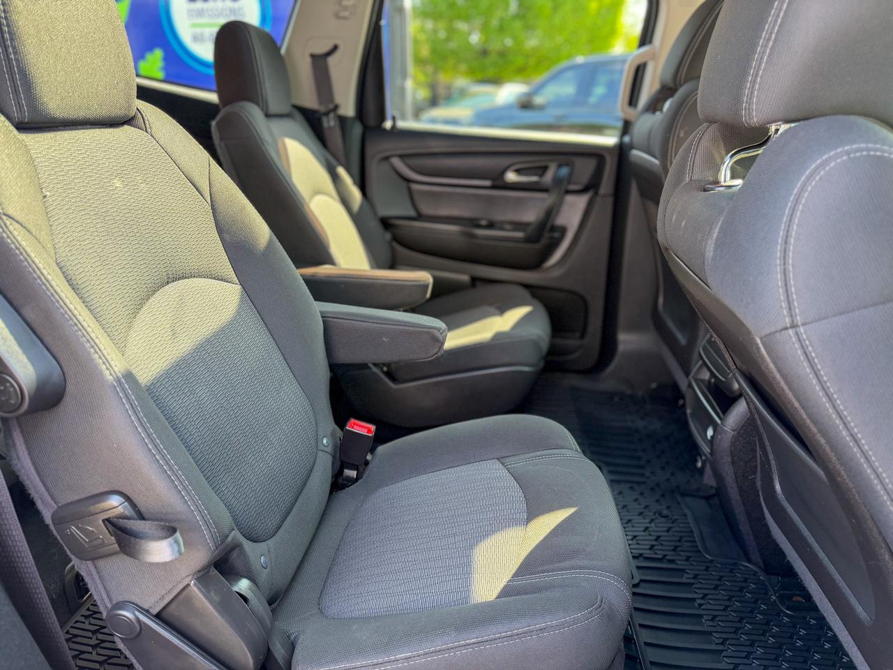 2017 Chevrolet Traverse 1LT/AWD/7 PASS/REMOTE/CAMERA/ROOF/CAPTAIN CHAIRS Photo
