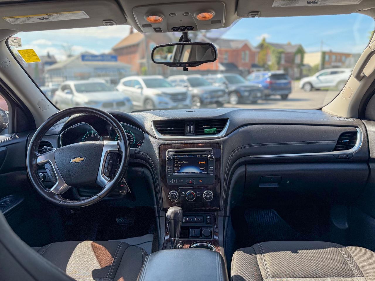 2017 Chevrolet Traverse 1LT/AWD/7 PASS/REMOTE/CAMERA/ROOF/CAPTAIN CHAIRS Photo