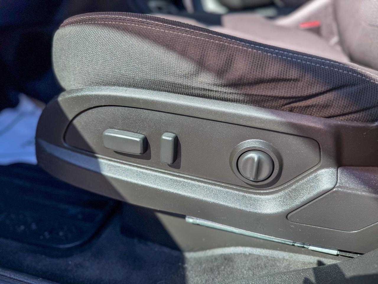 2017 Chevrolet Traverse 1LT/AWD/7 PASS/REMOTE/CAMERA/ROOF/CAPTAIN CHAIRS Photo