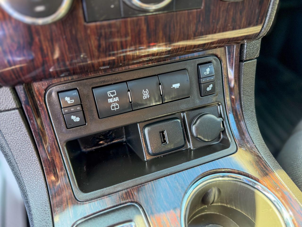 2017 Chevrolet Traverse 1LT/AWD/7 PASS/REMOTE/CAMERA/ROOF/CAPTAIN CHAIRS Photo
