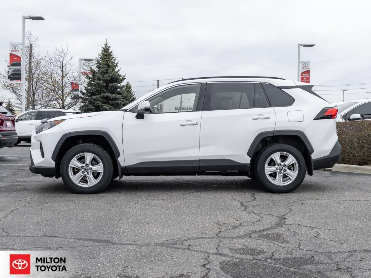 2019 Toyota RAV4 HEATED SEATS BLIND SPOT APPLE CARPLAY NEW TIRES LE Photo2