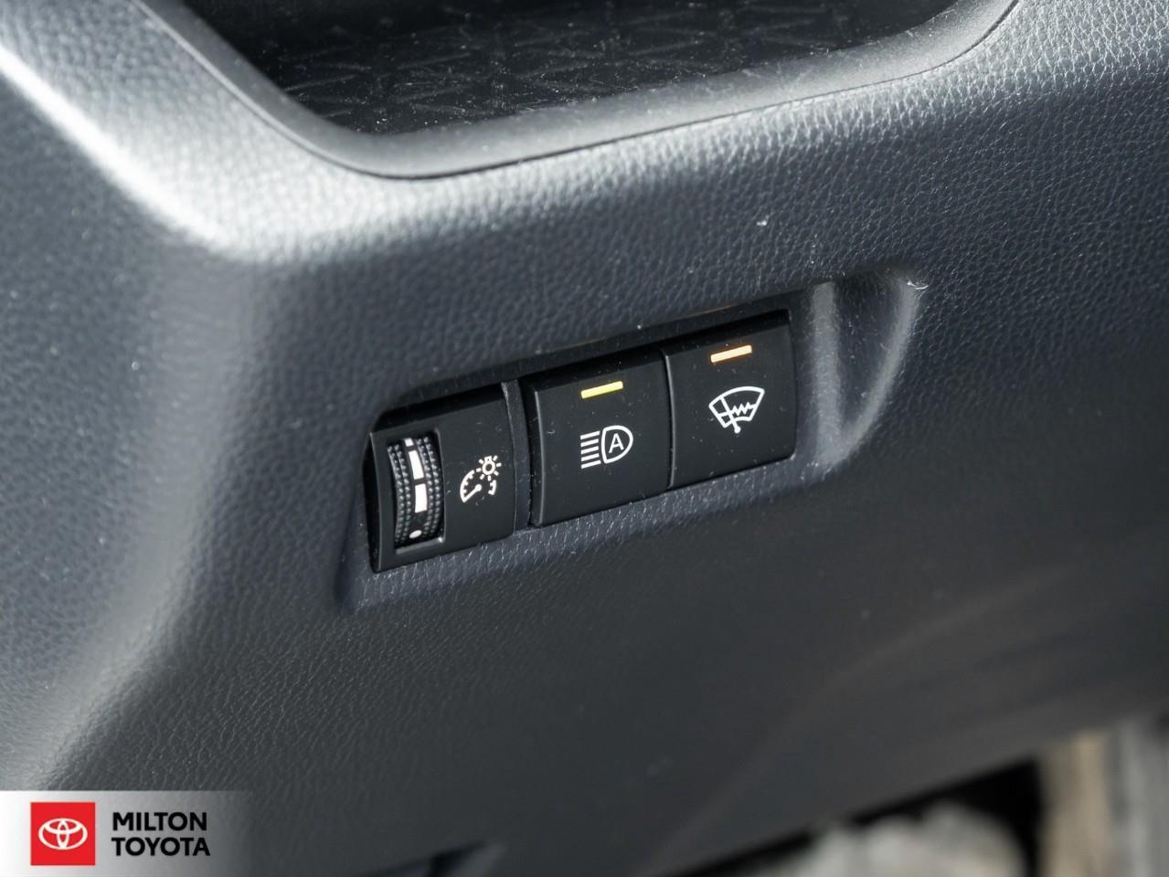 2019 Toyota RAV4 HEATED SEATS BLIND SPOT APPLE CARPLAY NEW TIRES LE Photo