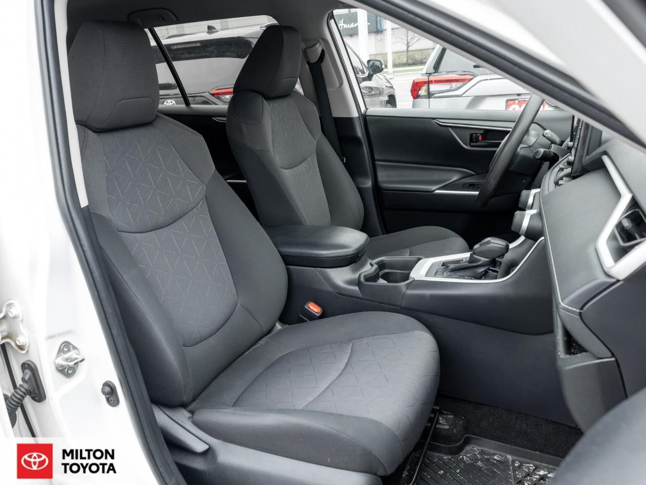 2019 Toyota RAV4 HEATED SEATS BLIND SPOT APPLE CARPLAY NEW TIRES LE Photo