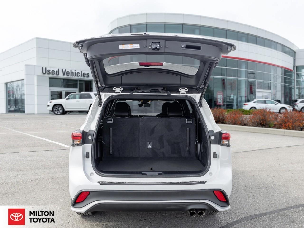 2023 Toyota Highlander LEATHER HEATED STEERING TOYOTA MULITMEDIA CONNECTE Photo