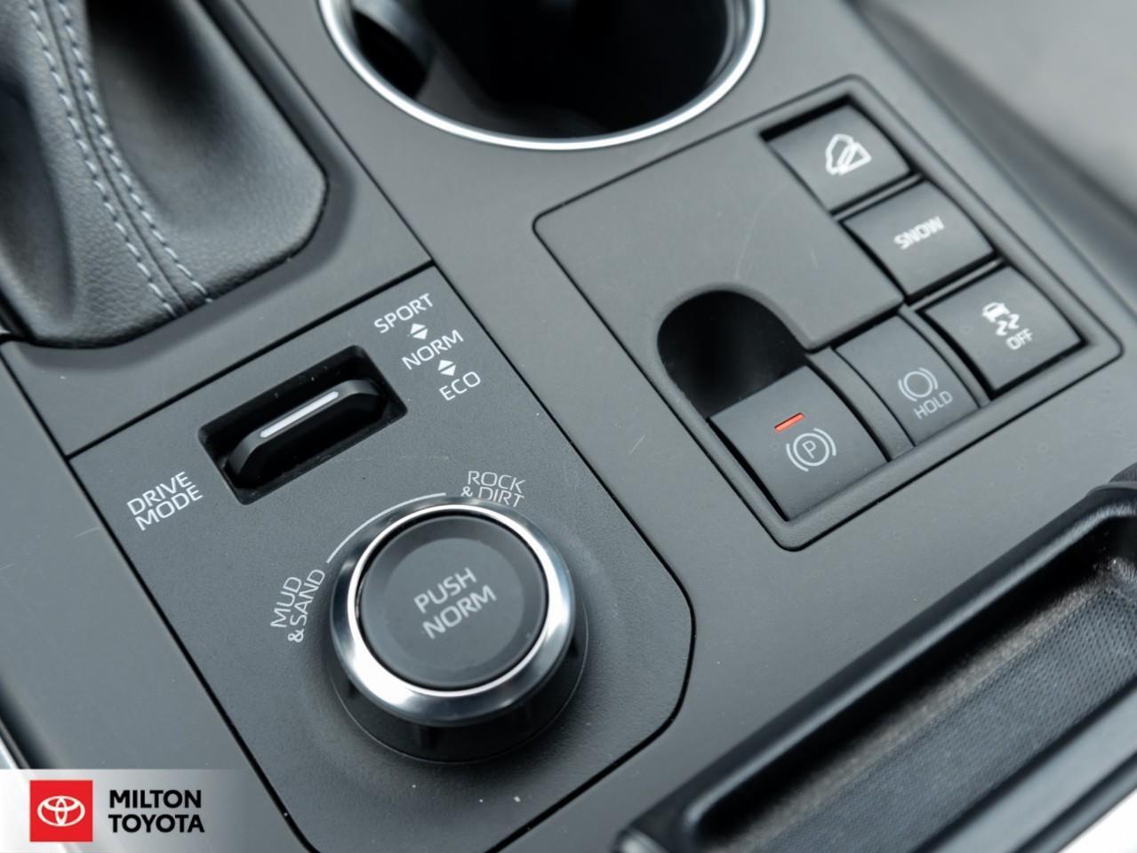 2023 Toyota Highlander LEATHER HEATED STEERING TOYOTA MULITMEDIA CONNECTE Photo