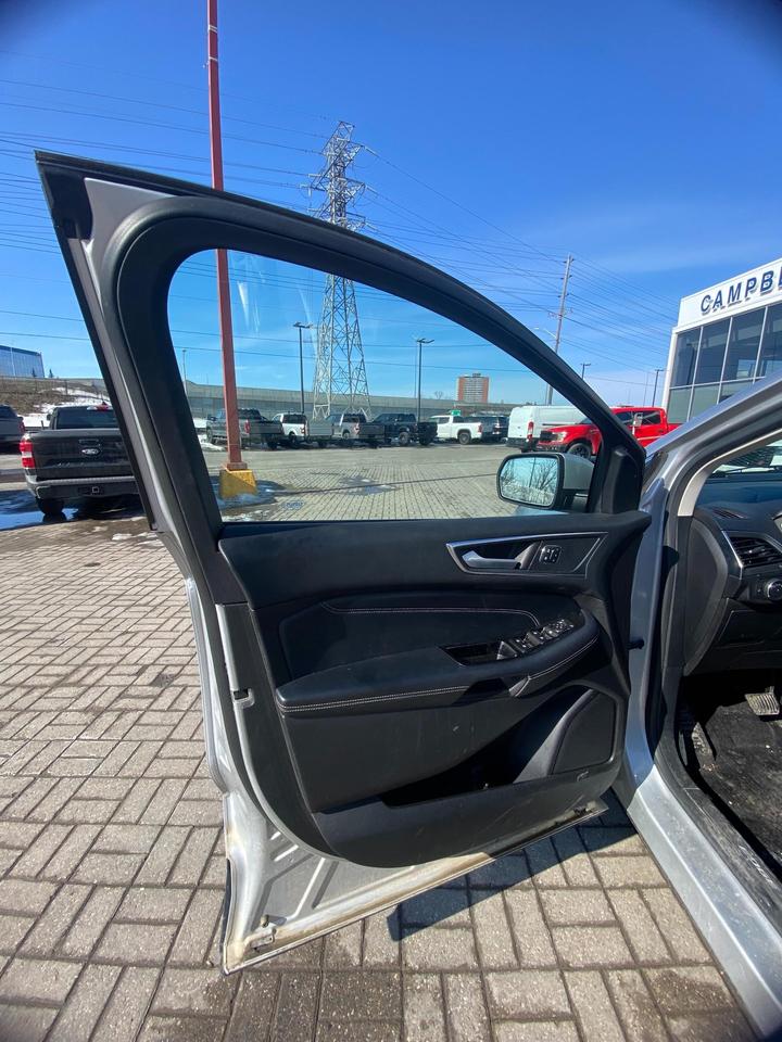 2018 Ford Edge TITANIUM 4DR ALL-WHEEL DRIVE Photo