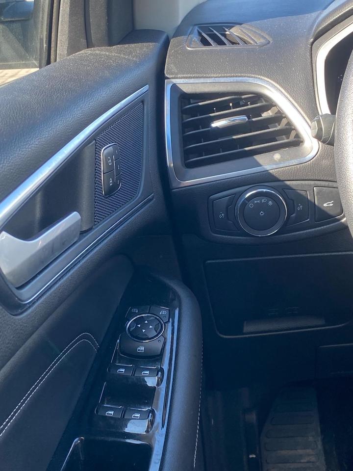 2018 Ford Edge TITANIUM 4DR ALL-WHEEL DRIVE Photo