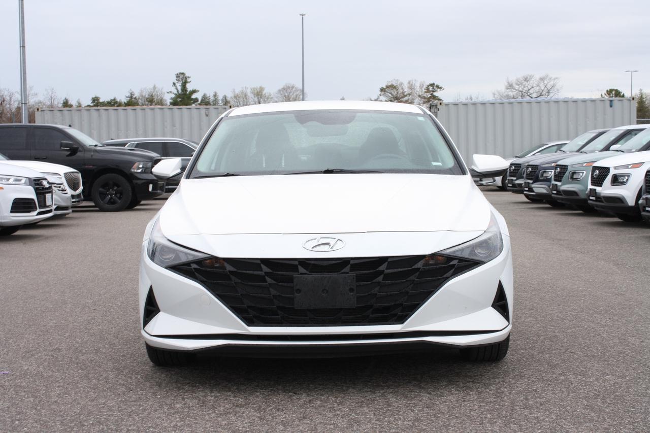 2023 Hyundai Elantra Preferred IVT Photo2