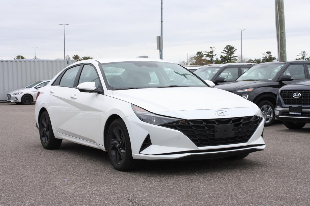 2023 Hyundai Elantra Preferred IVT Photo