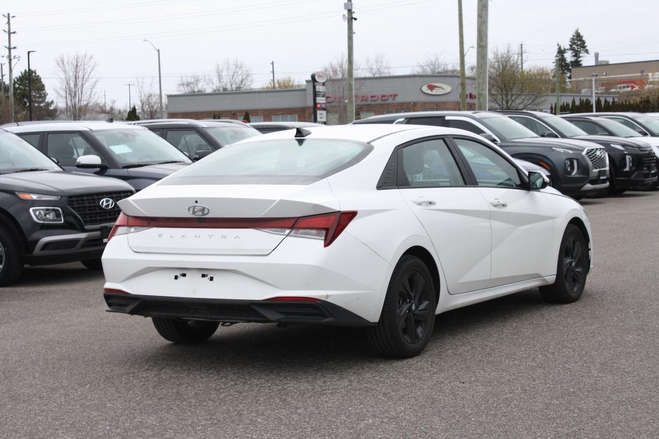 2023 Hyundai Elantra Preferred IVT Photo4