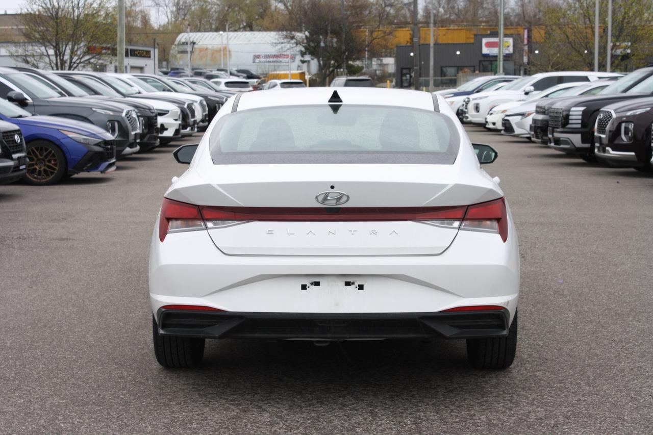 2023 Hyundai Elantra Preferred IVT Photo