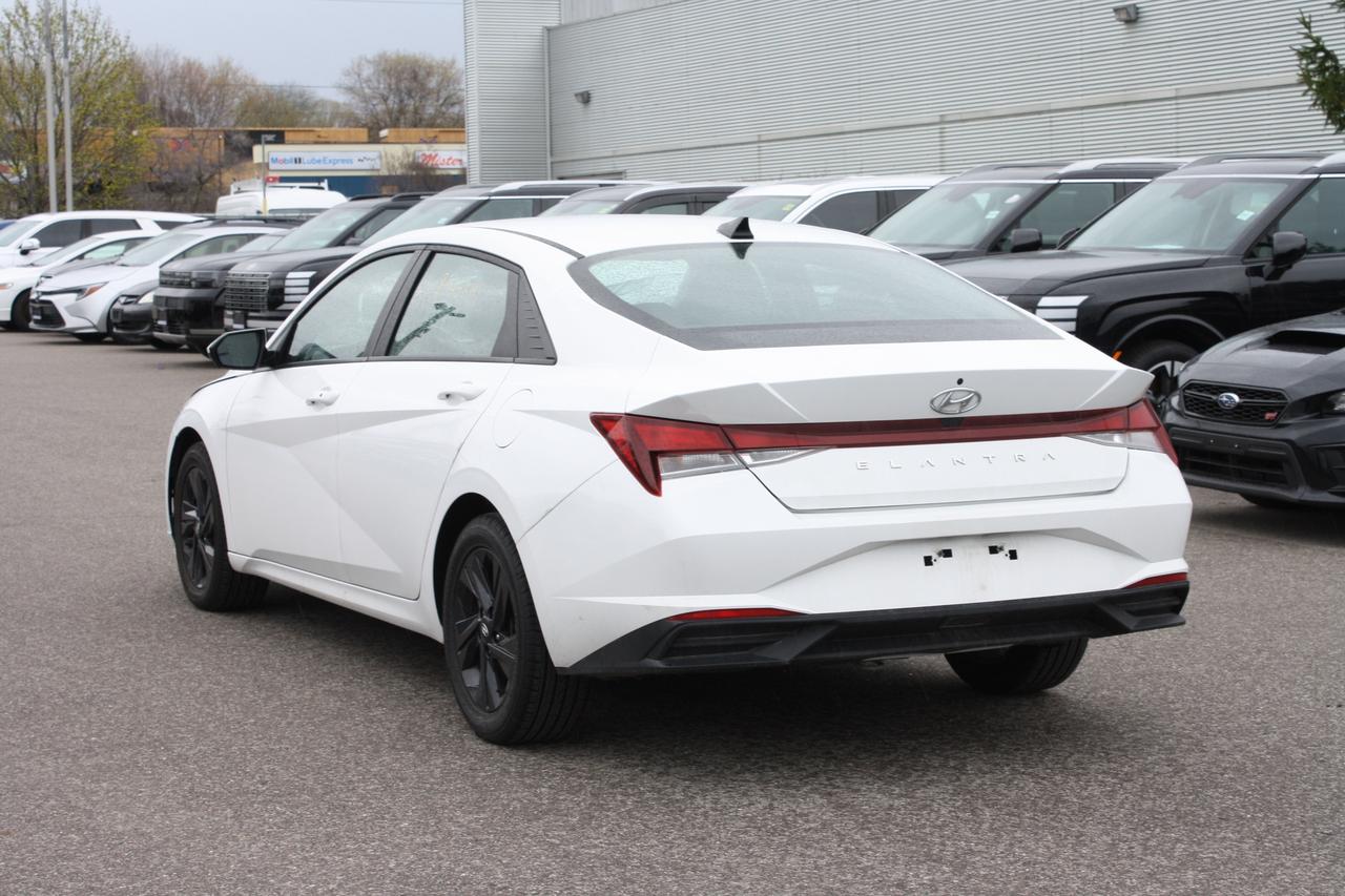 2023 Hyundai Elantra Preferred IVT Photo