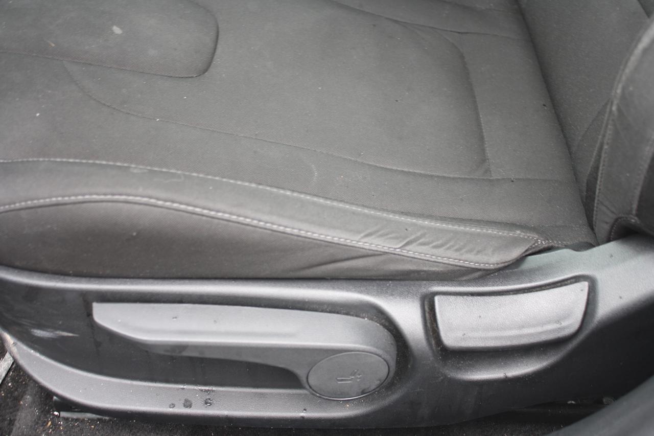 2023 Hyundai Elantra Preferred IVT Photo