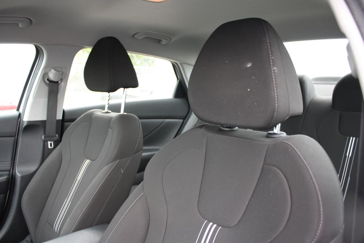 2023 Hyundai Elantra Preferred IVT Photo