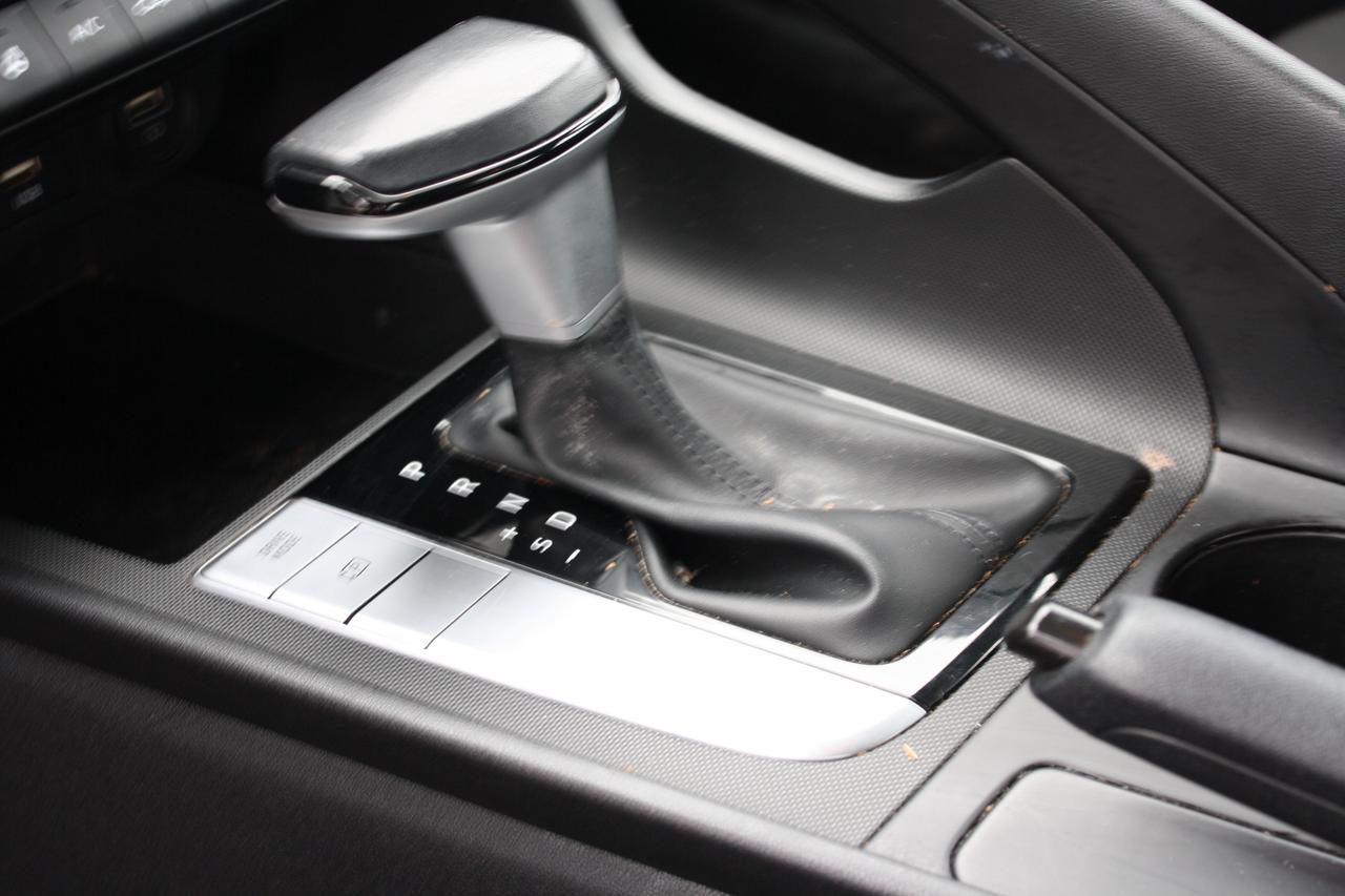 2023 Hyundai Elantra Preferred IVT Photo