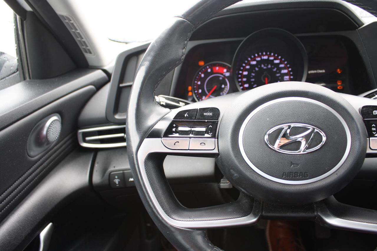 2023 Hyundai Elantra Preferred IVT Photo
