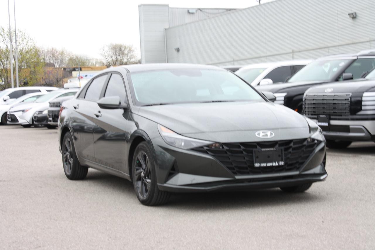 2023 Hyundai Elantra Preferred IVT Photo