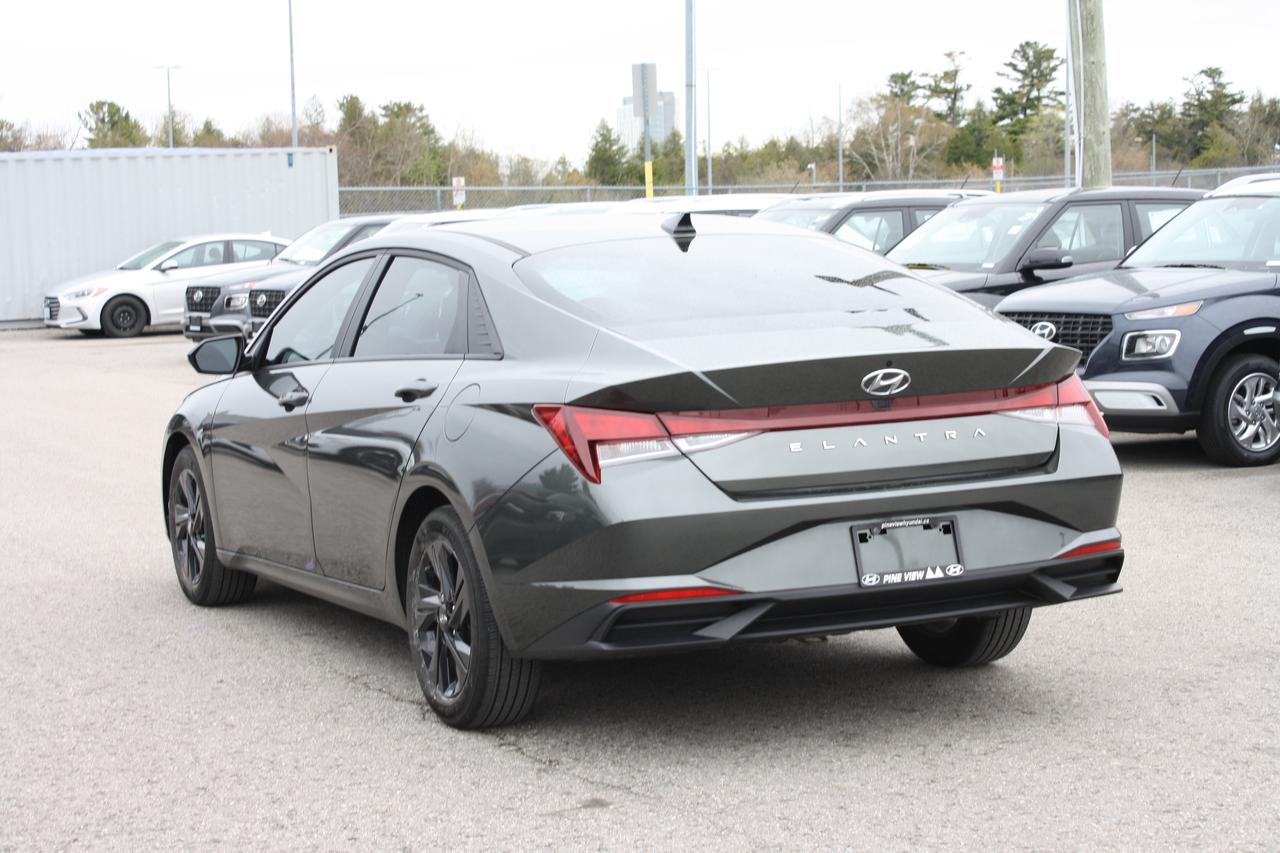 2023 Hyundai Elantra Preferred IVT Photo