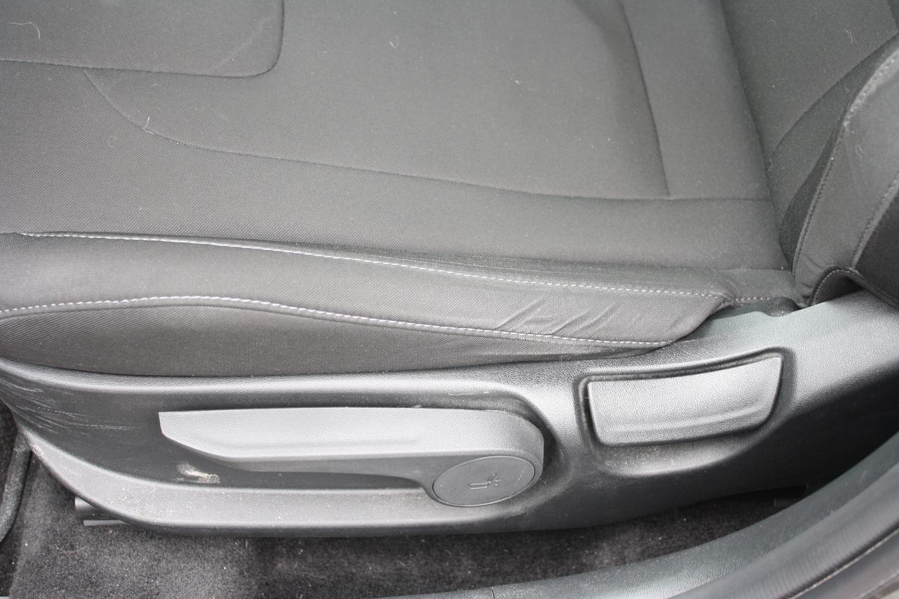 2023 Hyundai Elantra Preferred IVT Photo