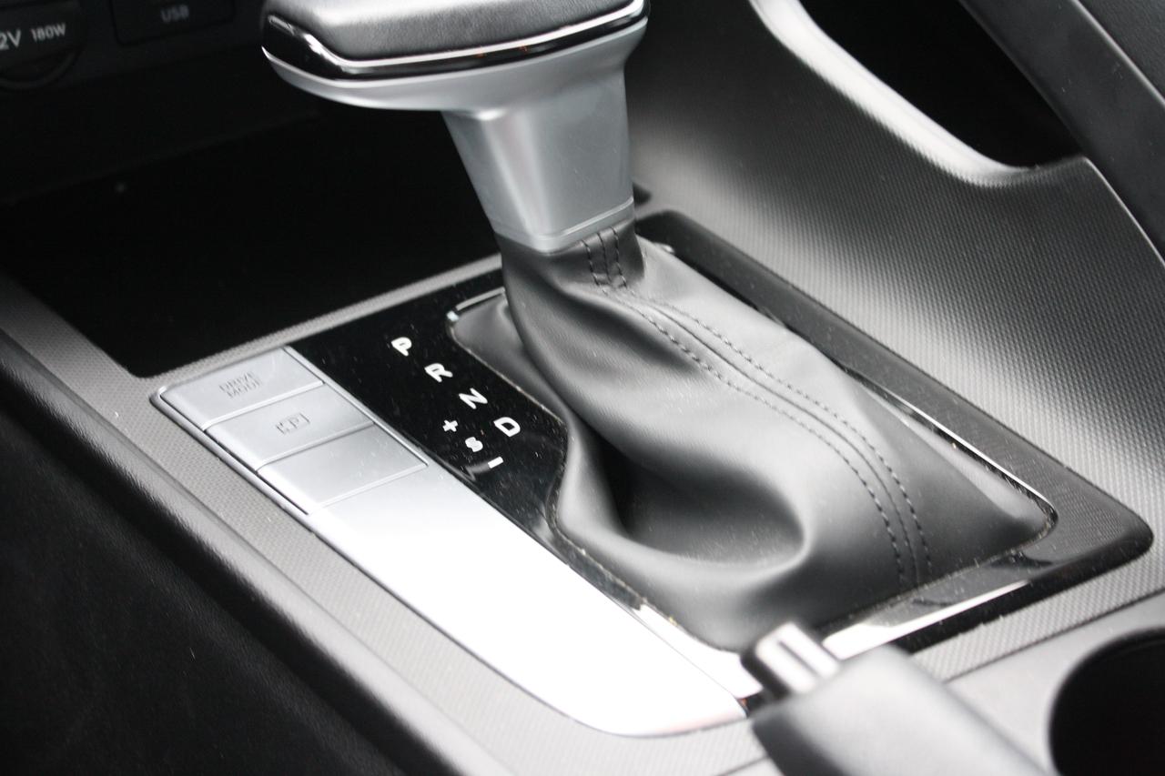 2023 Hyundai Elantra Preferred IVT Photo