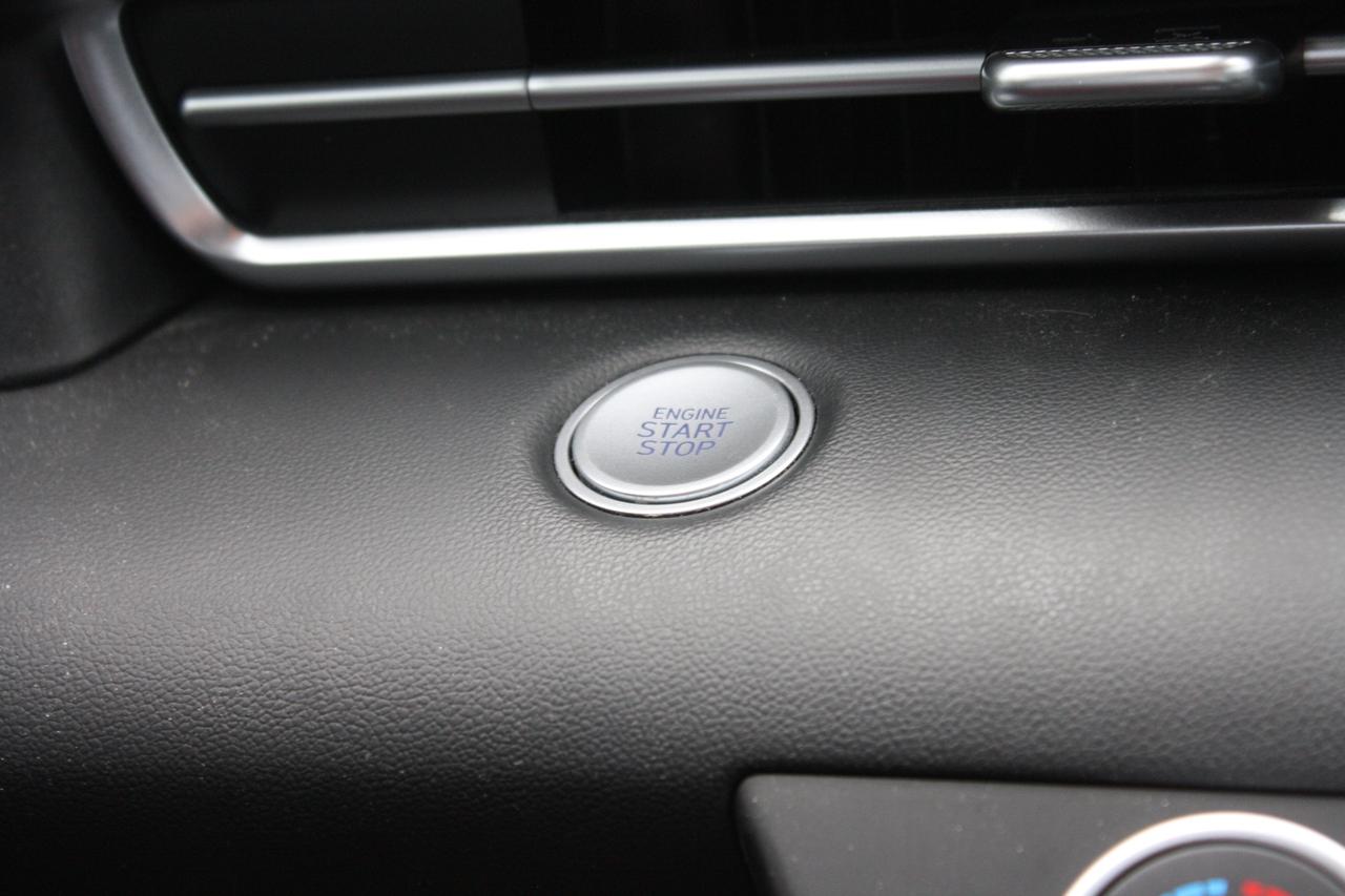 2023 Hyundai Elantra Preferred IVT Photo