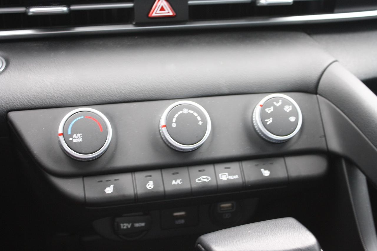2023 Hyundai Elantra Preferred IVT Photo