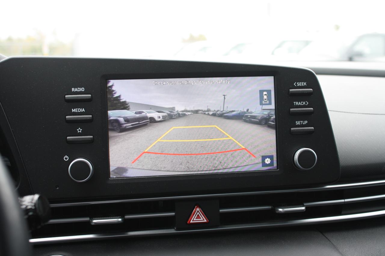 2023 Hyundai Elantra Preferred IVT Photo