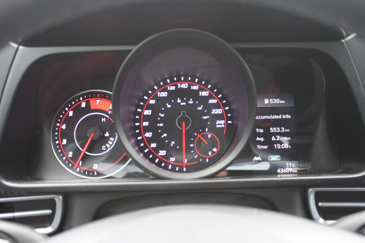 2023 Hyundai Elantra Preferred IVT Photo