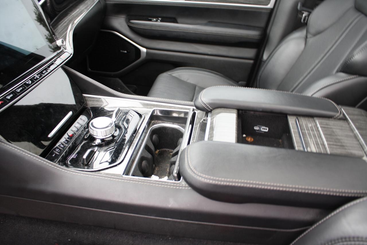 2022 Jeep Wagoneer Series III 4x4 Photo