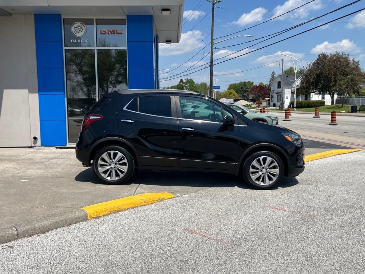 2020 Buick Encore Preferred local trade Photo3