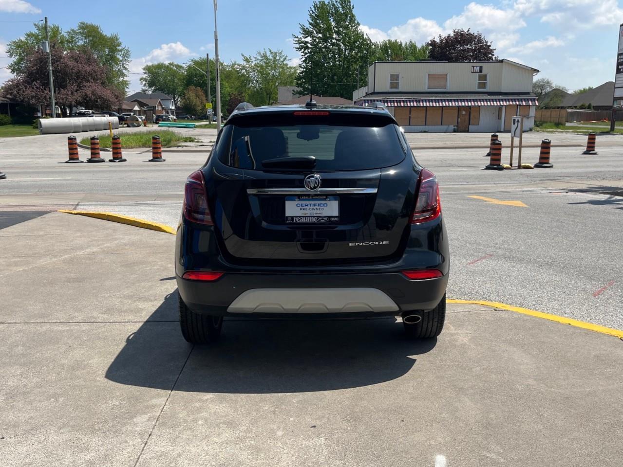 2020 Buick Encore Preferred local trade Photo