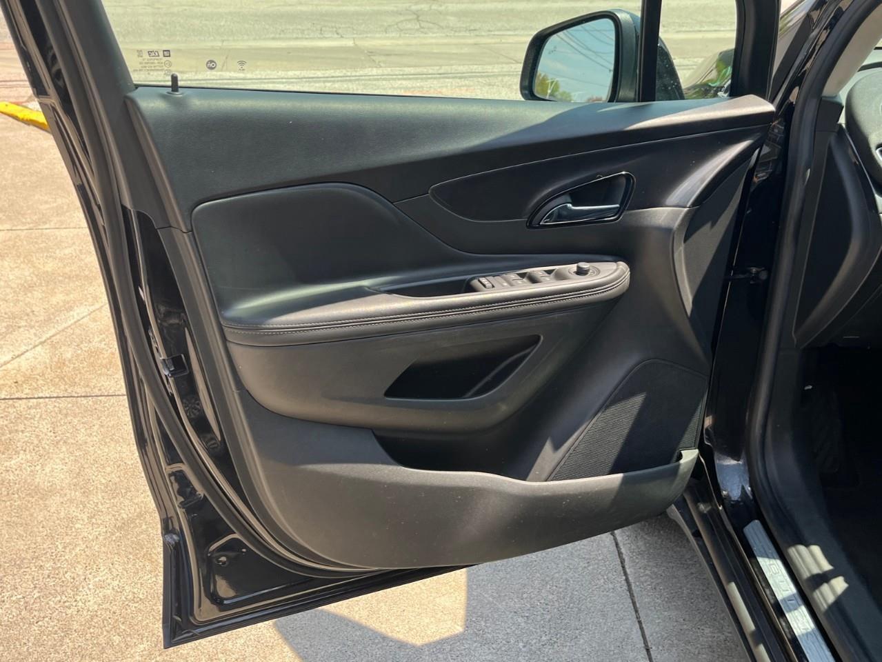 2020 Buick Encore Preferred local trade Photo