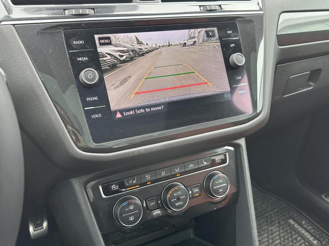 2018 Volkswagen Tiguan Highline 4MOTION AWD - 1 OWNER Photo
