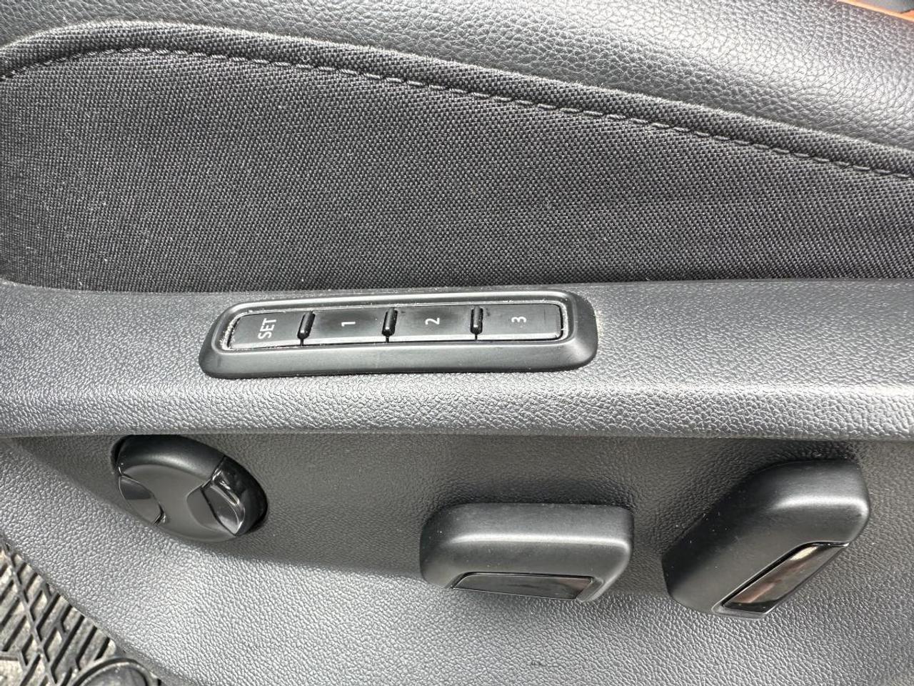 2018 Volkswagen Tiguan Highline 4MOTION AWD - 1 OWNER Photo