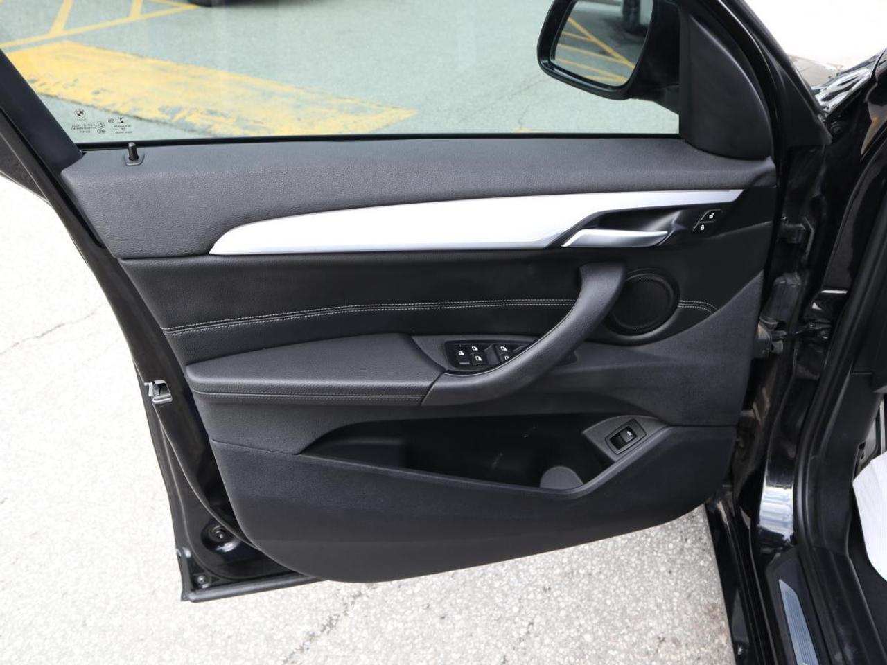 2021 BMW X1 M SPORT/ PANOROOF/ LEATHER/ NAVI/ BACKUP CAMERA Photo