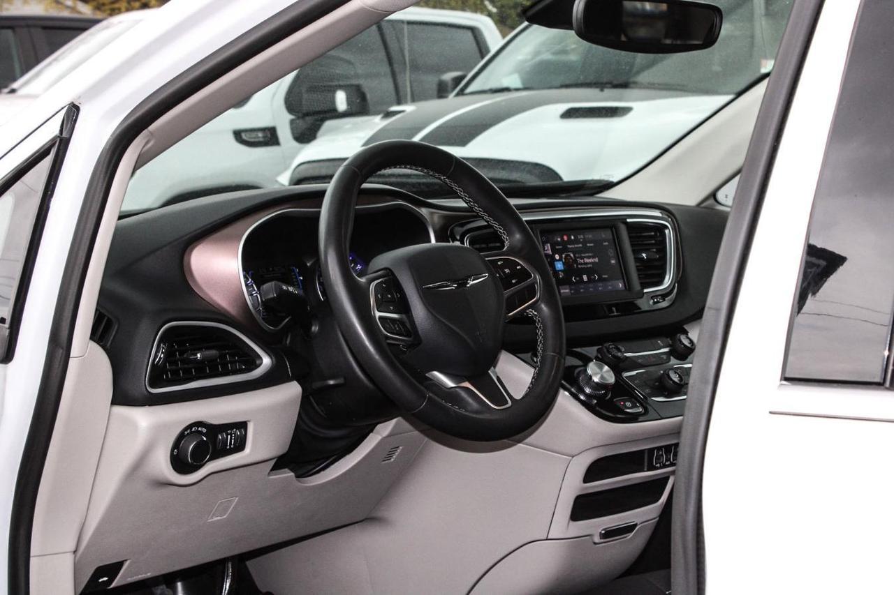2024 Chrysler Grand Caravan SXT  SiriusXM AppleCarPlay HtdSeats BkpCam Photo