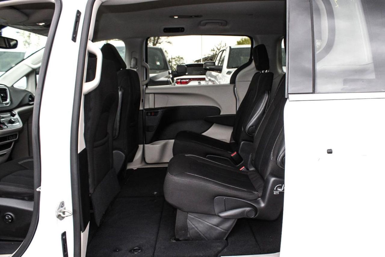 2024 Chrysler Grand Caravan SXT  SiriusXM AppleCarPlay HtdSeats BkpCam Photo