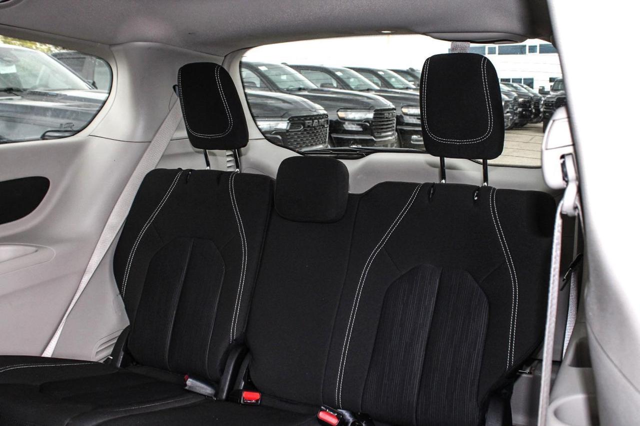2024 Chrysler Grand Caravan SXT  SiriusXM AppleCarPlay HtdSeats BkpCam Photo
