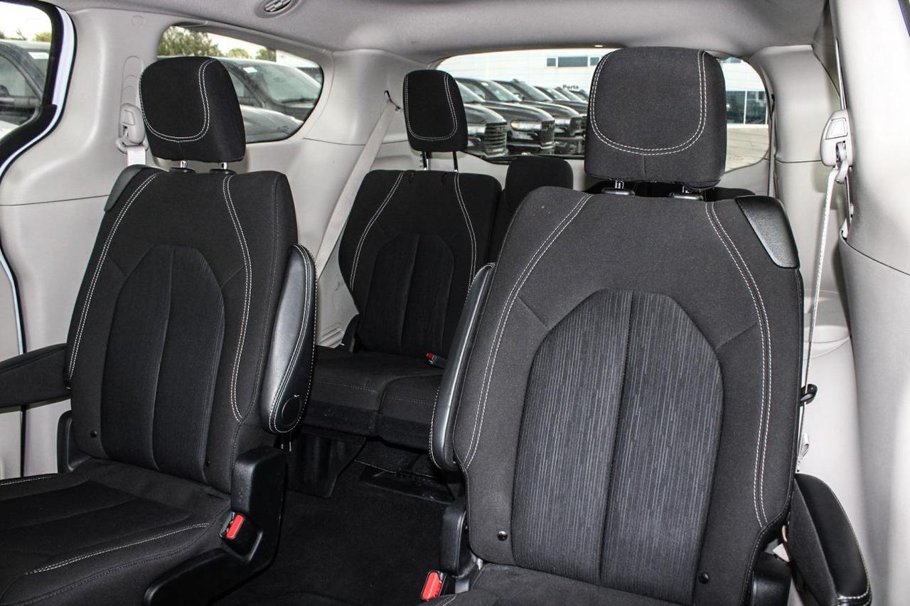 2024 Chrysler Grand Caravan SXT  SiriusXM AppleCarPlay HtdSeats BkpCam Photo