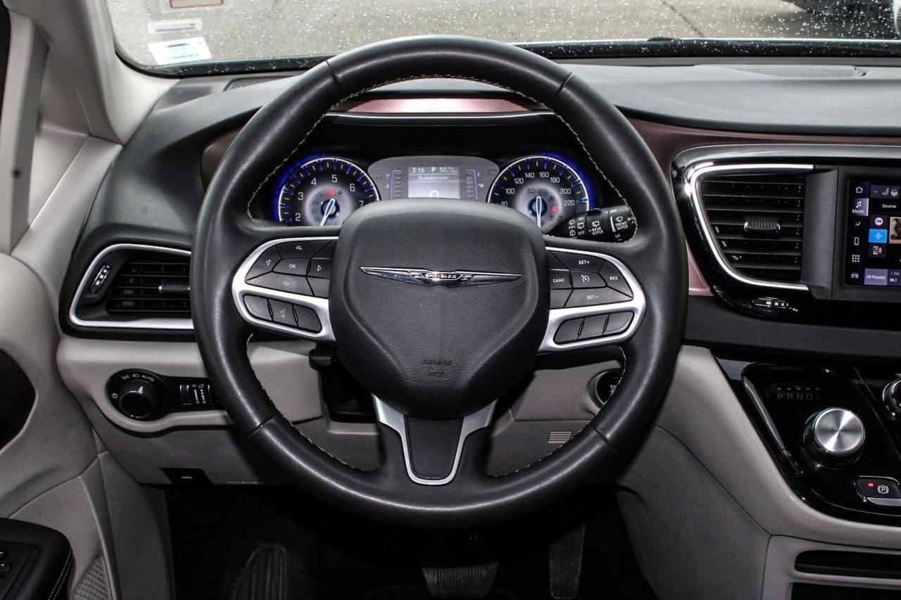 2024 Chrysler Grand Caravan SXT  SiriusXM AppleCarPlay HtdSeats BkpCam Photo