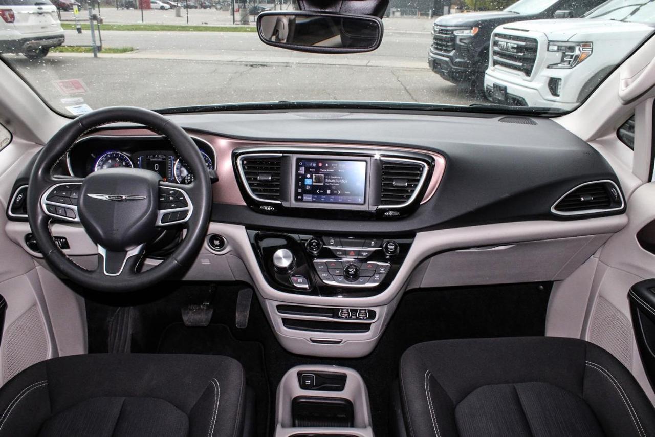 2024 Chrysler Grand Caravan SXT  SiriusXM AppleCarPlay HtdSeats BkpCam Photo
