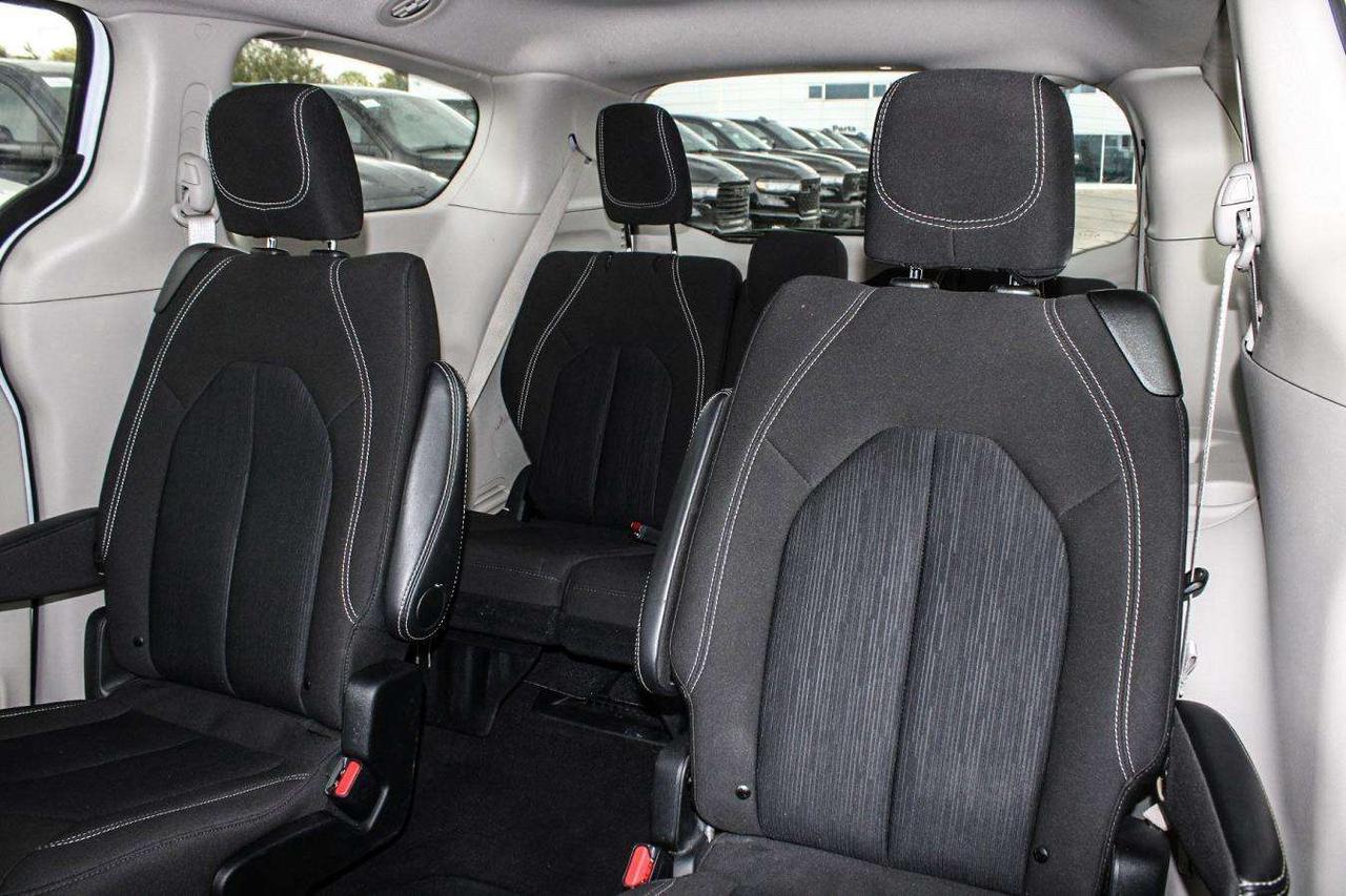 2024 Chrysler Grand Caravan SXT  SiriusXM AppleCarPlay HtdSeats BkpCam Photo