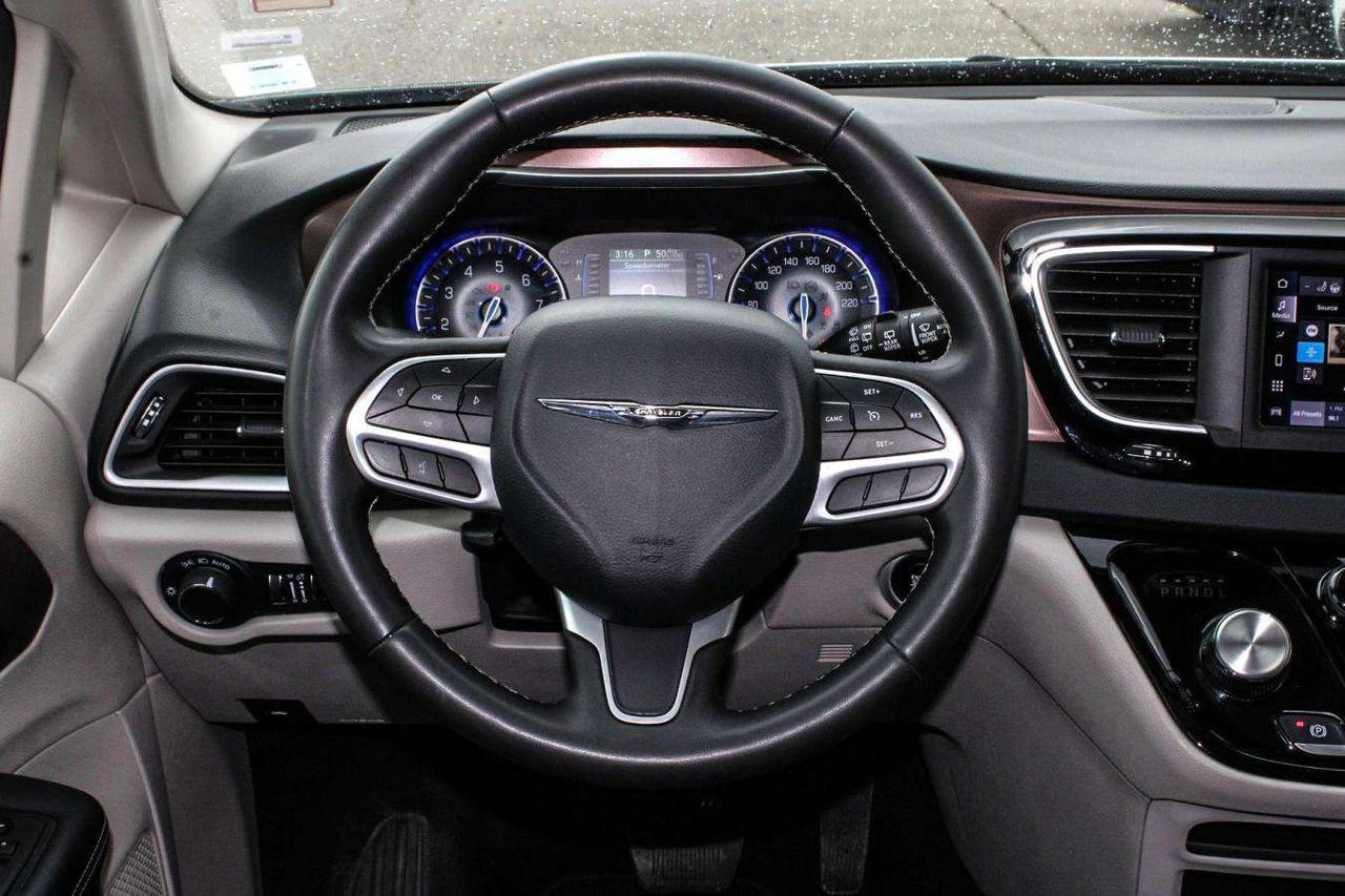 2024 Chrysler Grand Caravan SXT  SiriusXM AppleCarPlay HtdSeats BkpCam Photo