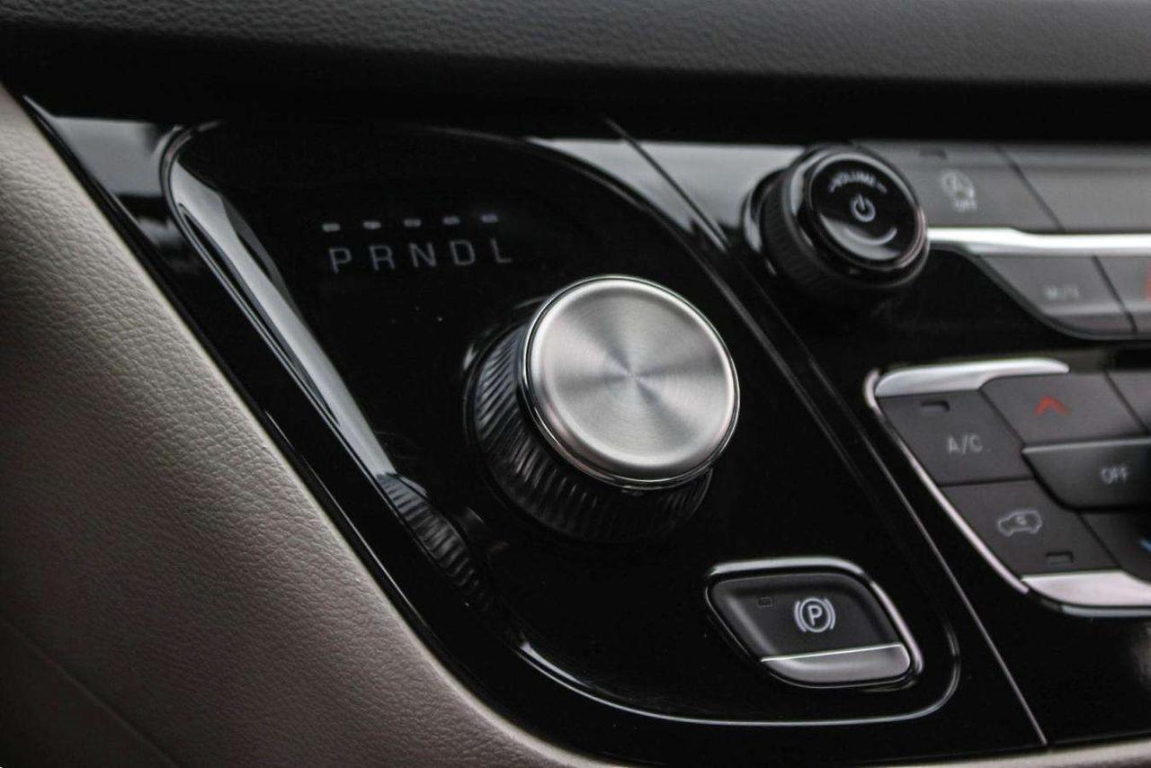 2024 Chrysler Grand Caravan SXT  SiriusXM AppleCarPlay HtdSeats BkpCam Photo