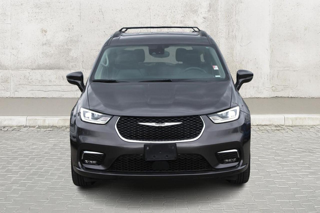 2022 Chrysler Pacifica Touring L  SiriusXM HtdSeats BkpCam Photo