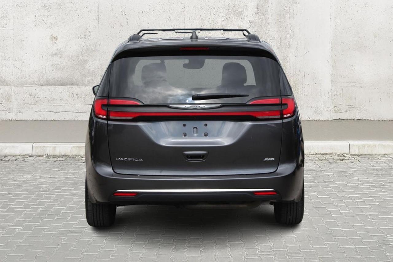 2022 Chrysler Pacifica Touring L  SiriusXM HtdSeats BkpCam Photo4